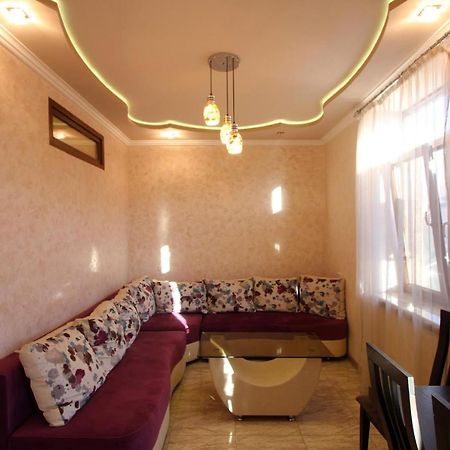Amiryan Street 1 Bedroom Deluxe Apartment With Balcony Am104 Ереван Екстериор снимка