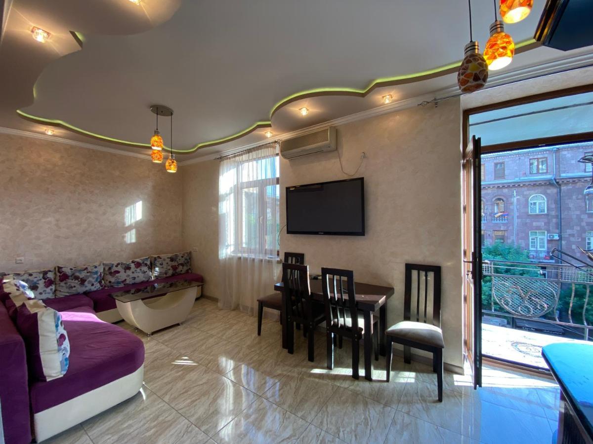 Amiryan Street 1 Bedroom Deluxe Apartment With Balcony Am104 Ереван Екстериор снимка