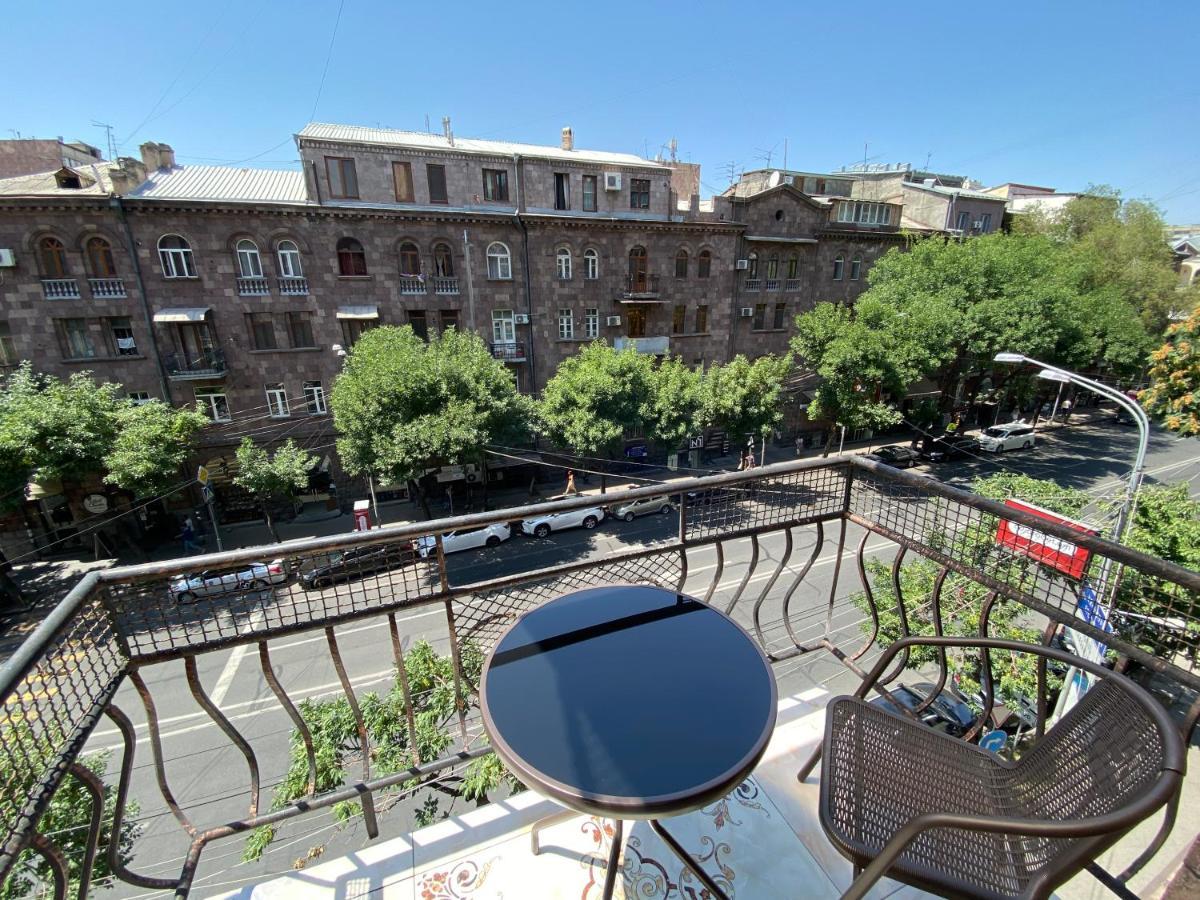Amiryan Street 1 Bedroom Deluxe Apartment With Balcony Am104 Ереван Екстериор снимка
