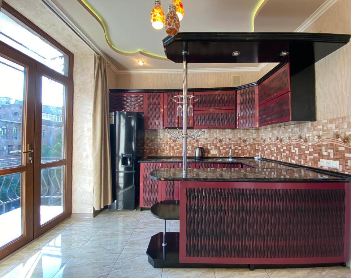 Amiryan Street 1 Bedroom Deluxe Apartment With Balcony Am104 Ереван Екстериор снимка