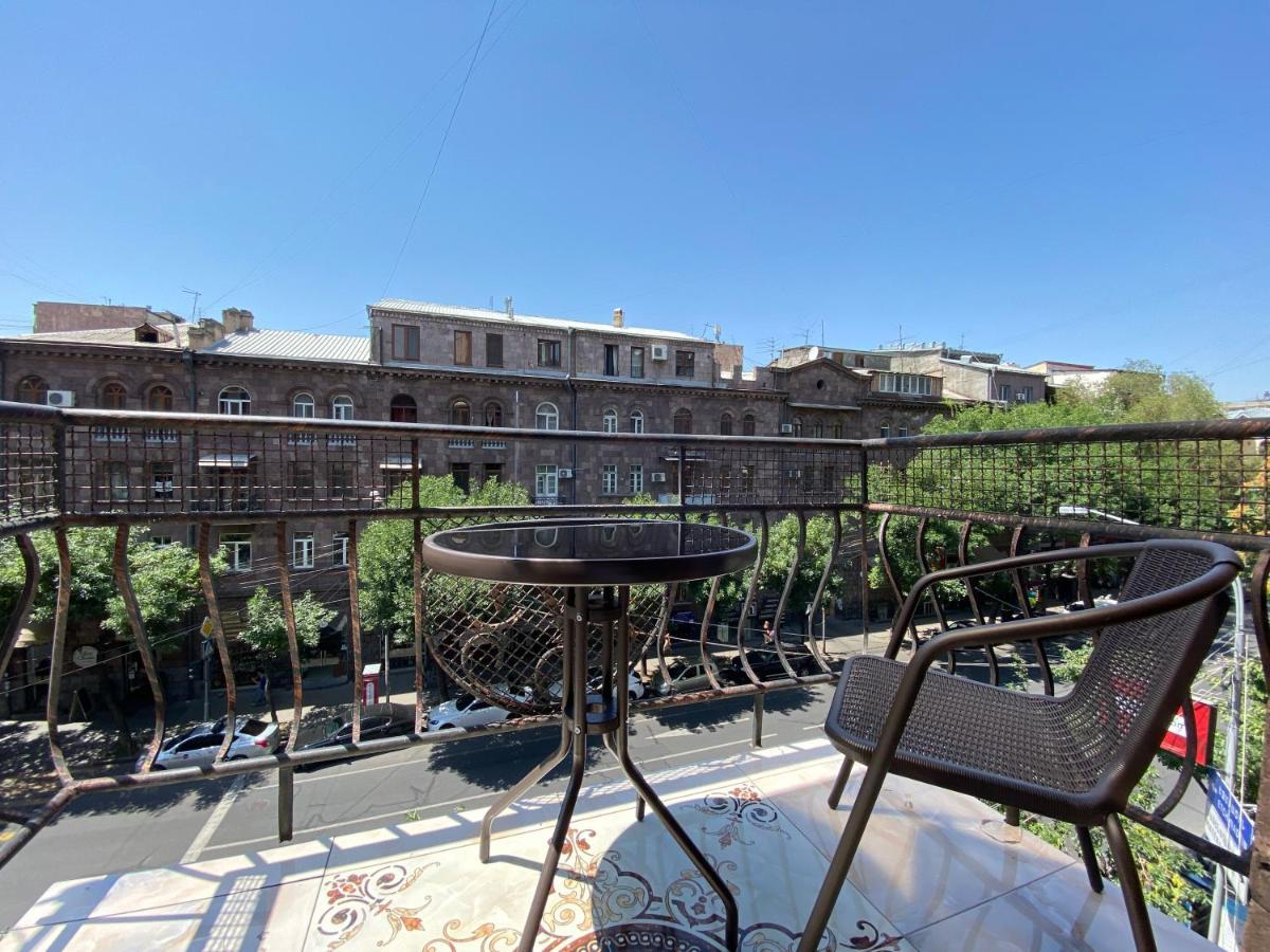 Amiryan Street 1 Bedroom Deluxe Apartment With Balcony Am104 Ереван Екстериор снимка