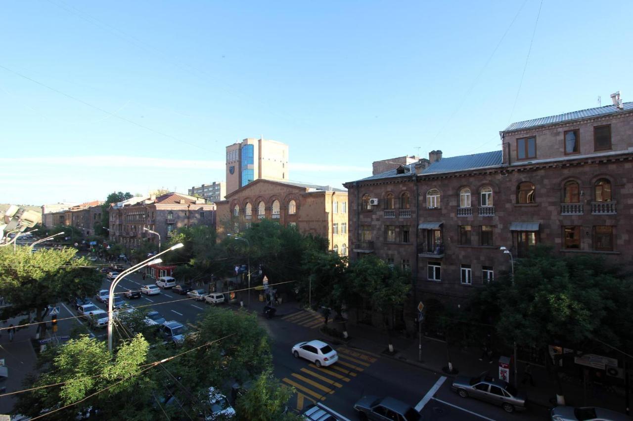 Amiryan Street 1 Bedroom Deluxe Apartment With Balcony Am104 Ереван Екстериор снимка