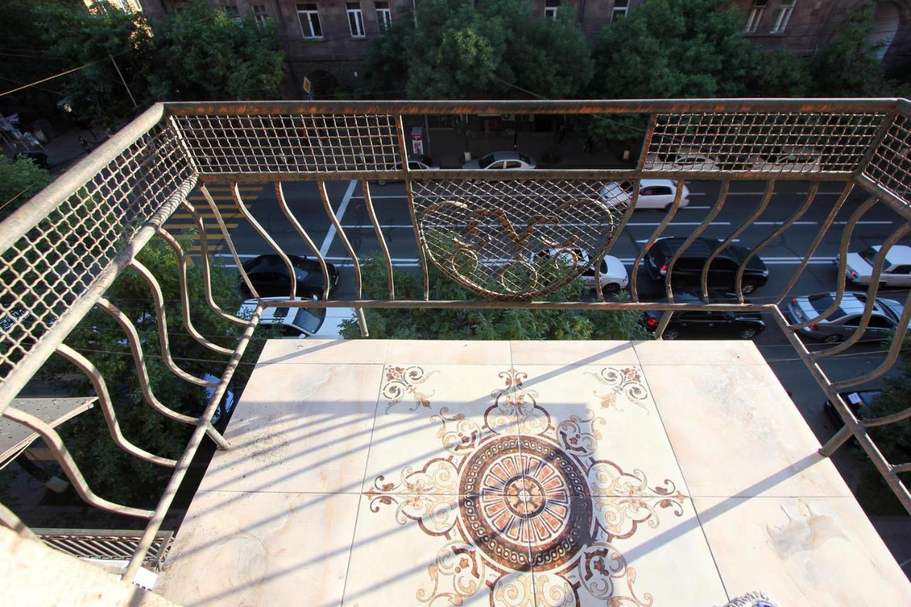 Amiryan Street 1 Bedroom Deluxe Apartment With Balcony Am104 Ереван Екстериор снимка