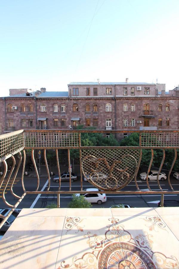 Amiryan Street 1 Bedroom Deluxe Apartment With Balcony Am104 Ереван Екстериор снимка